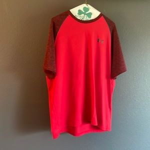 XL Under Armour short sleeve heat gear shirt. Great condition